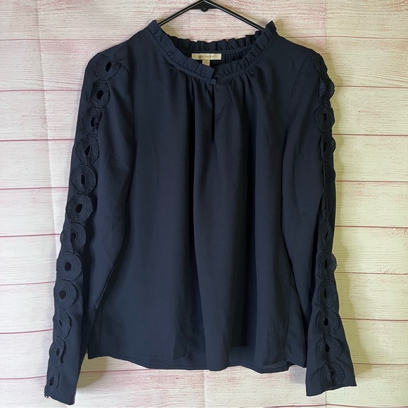 Skies Are Blue Tops - Skies and Blouse Navy Blue Long  Embroidered Lace Cut Out Sleeve Size Small‎